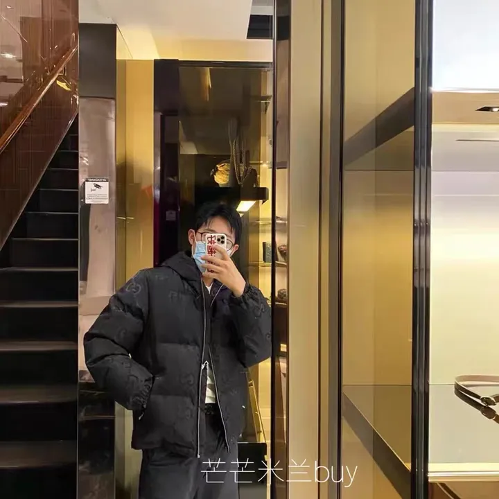 GUCCI ショート丈 ダウンジャケット