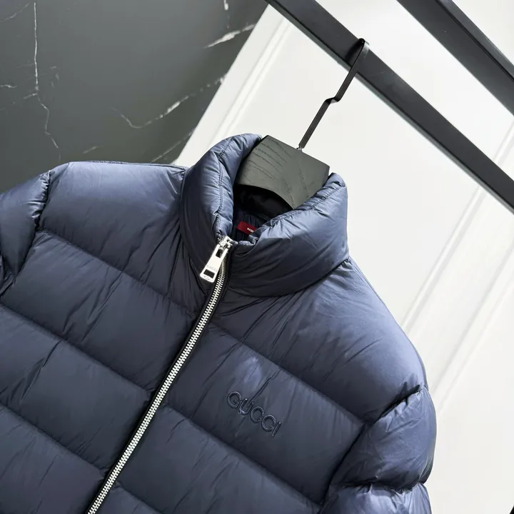 グッチ ネイビー ダウンジャケット
