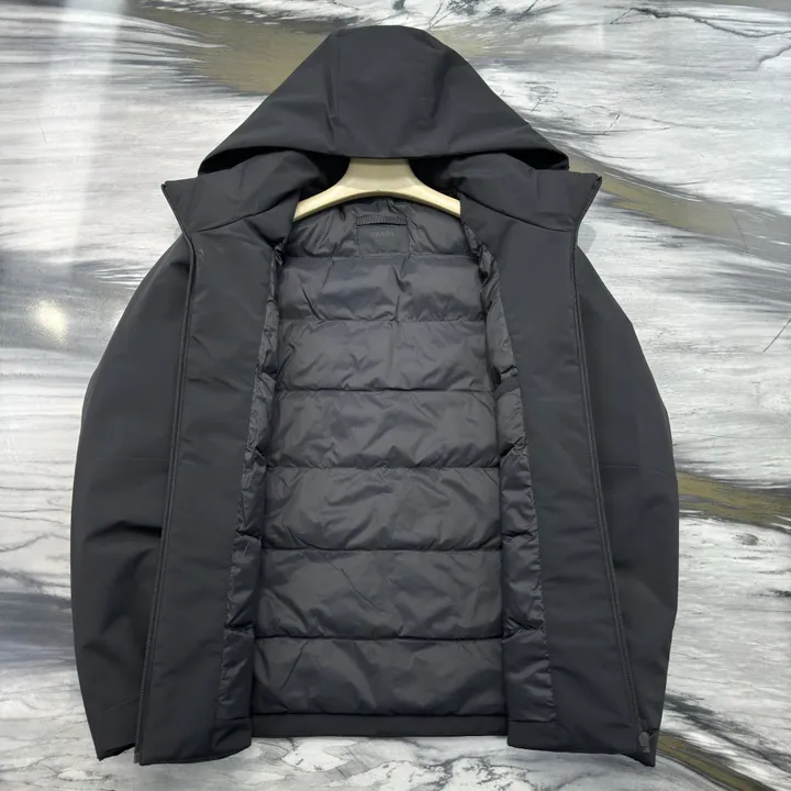 PRADA ナイロン ダウンジャケット
