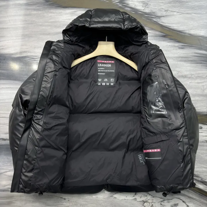 PRADA 冬 ダウンジャケット