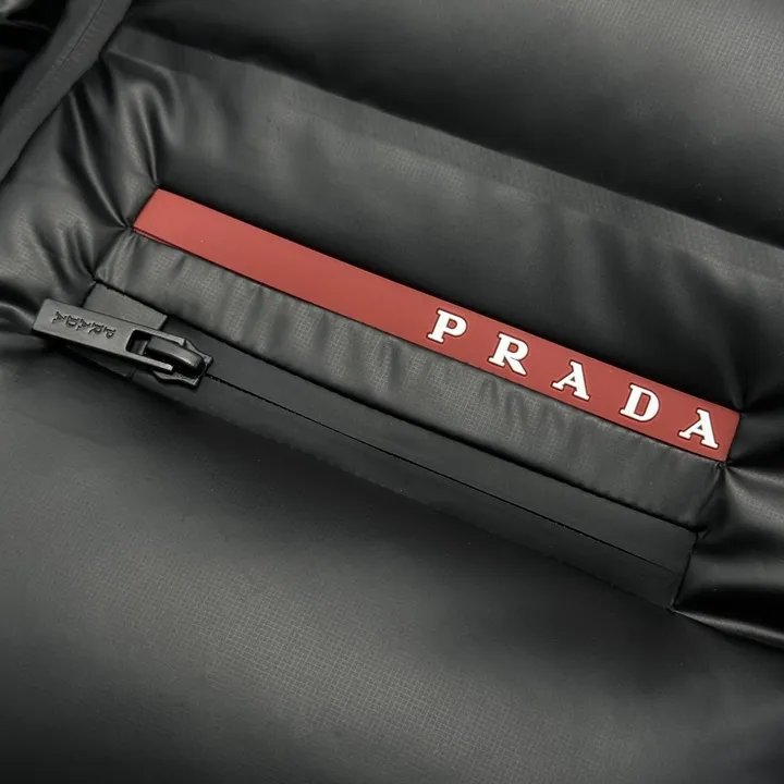 プラダ ショート丈 ダウンコート