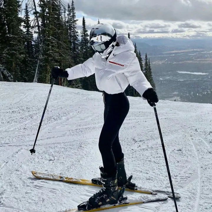 プラダ ホワイト ダウンジャケット