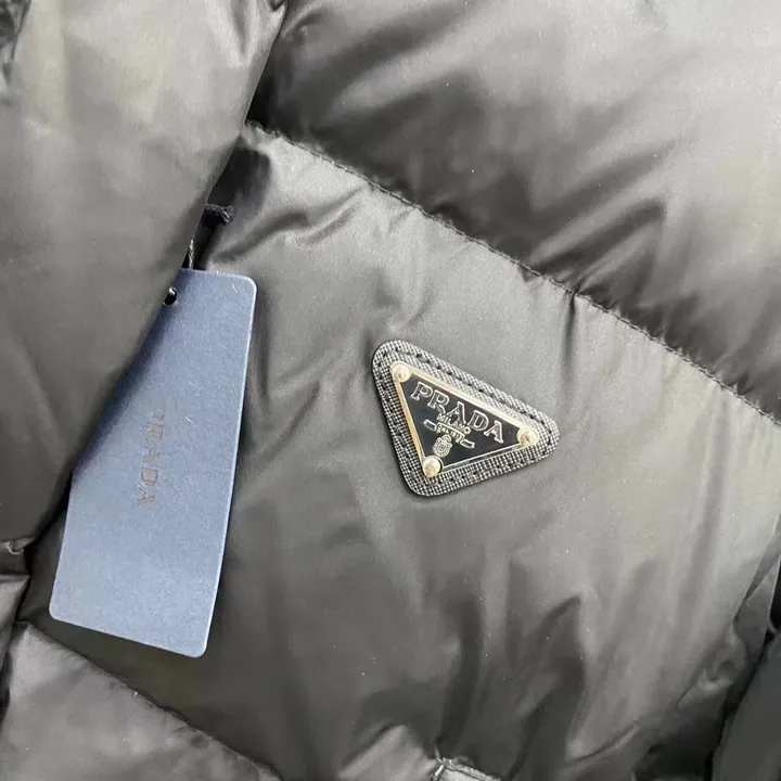 PRADA コンバーチブル ダウンジャケット