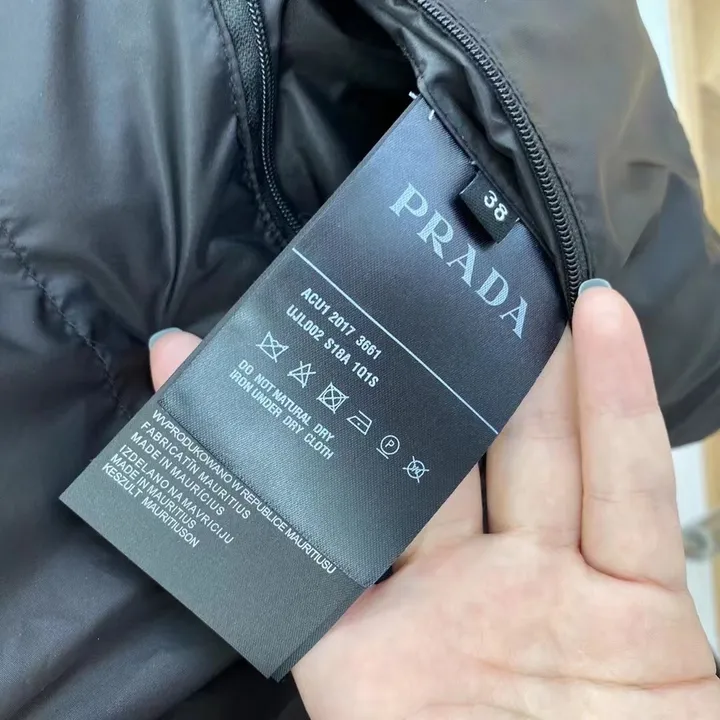 PRADA レディース ダウンベスト