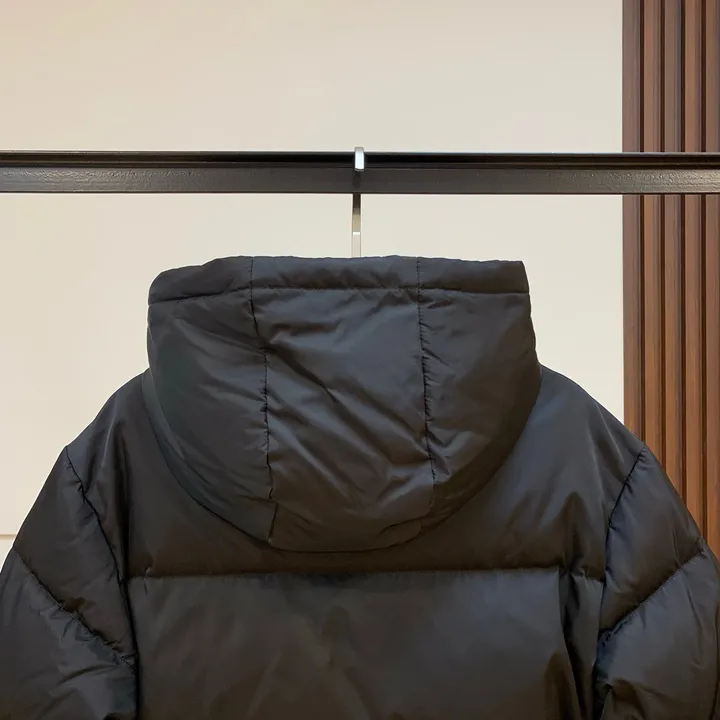 プラダ レディース ダウンジャケット ブラック