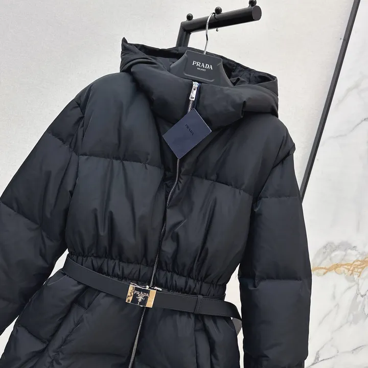 プラダ ベルト付き ダウンジャケット