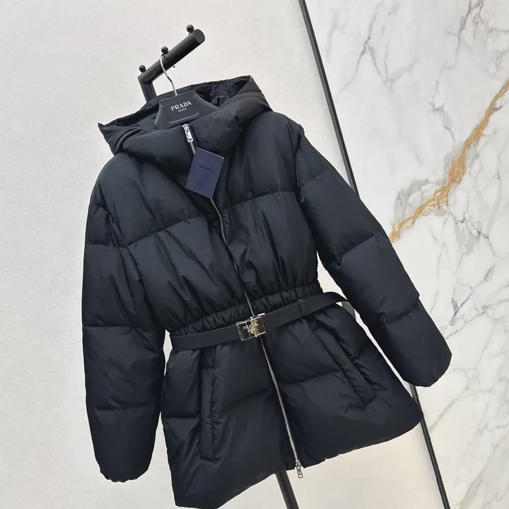 プラダ レディースダウン