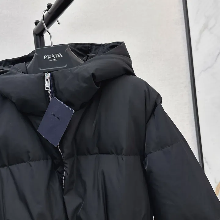 PRADA ミドル丈 ダウンジャケット