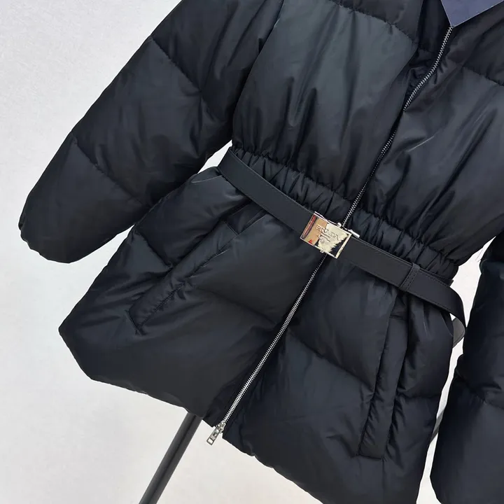 プラダ ウエストベルトダウンコート