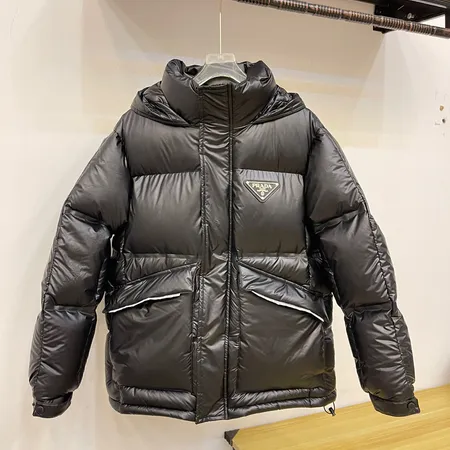 PRADA ミディアムウェイトダウンジャケット