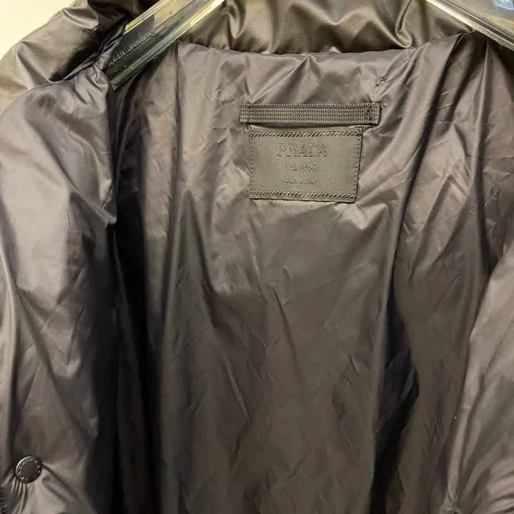 プラダ 冬 ダウンコート