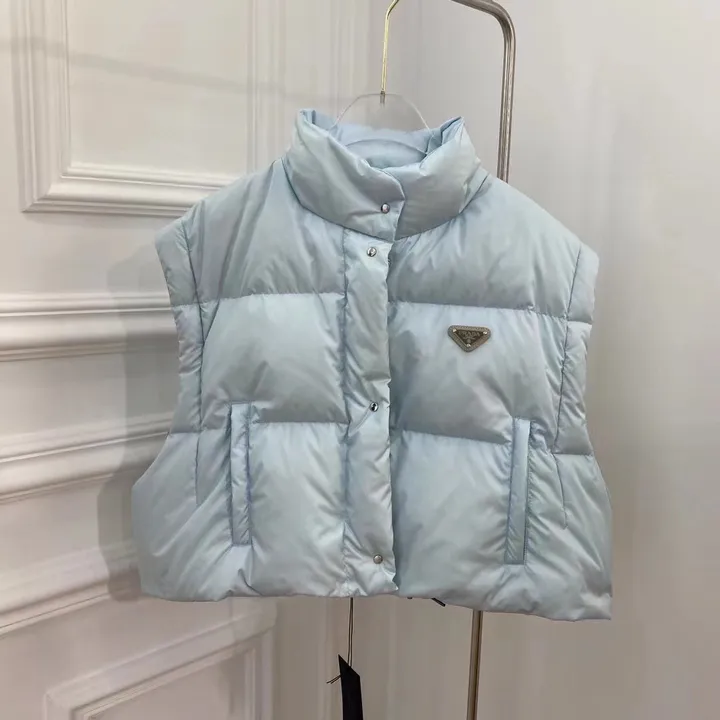 プラダ スタンドカラー ダウンジャケット