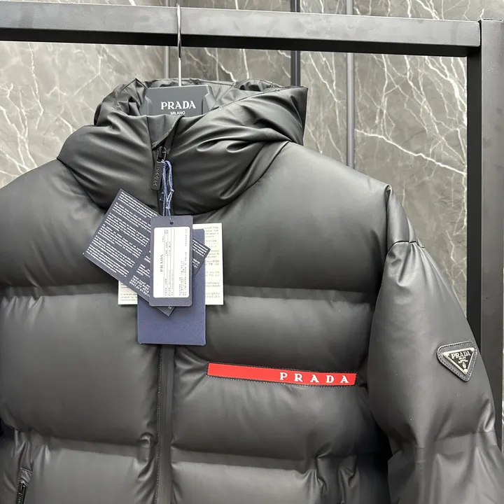プラダ フード付き ダウンジャケット