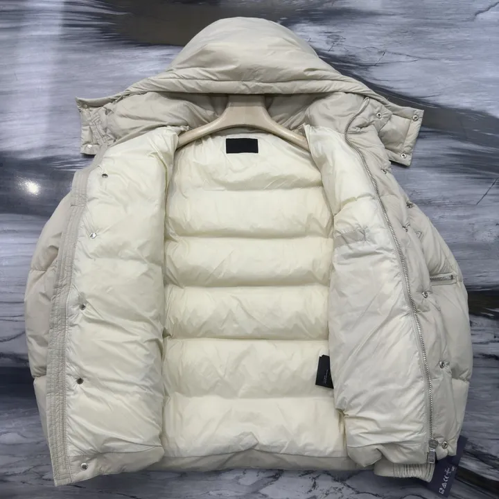 プラダ 軽量 ダウンコート