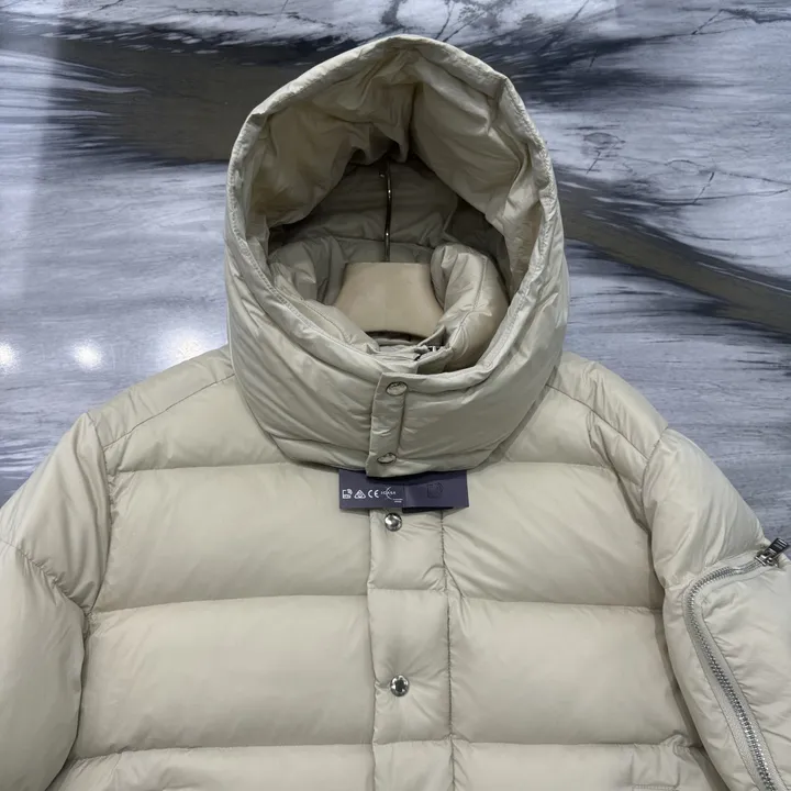 PRADAダウンコート ベージュ