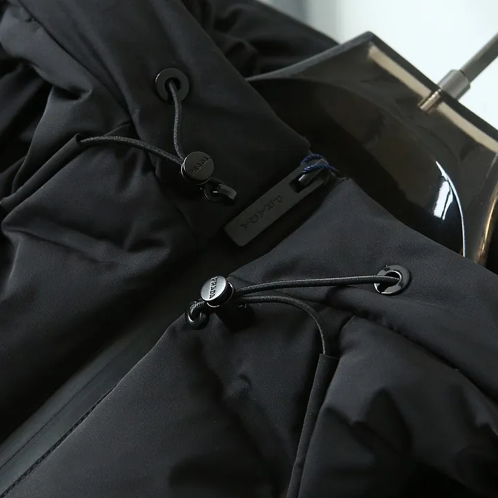 プラダ 新作 ダウンジャケット
