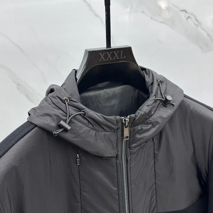 プラダ 三角ロゴダウンジャケット