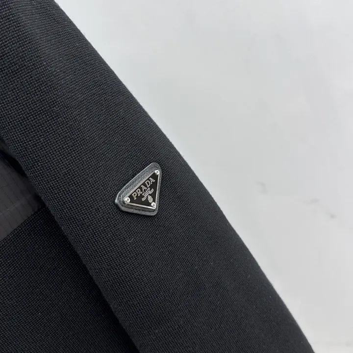 PRADA メンズ ニットパーカー