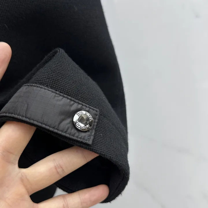 PRADA ナイロン ダウンジャケット