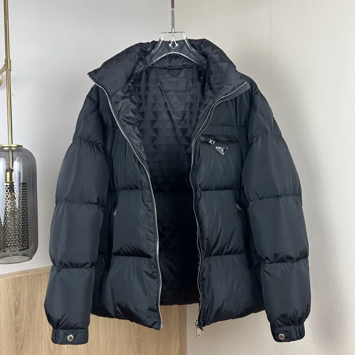 プラダ ダウンジャケット 新作