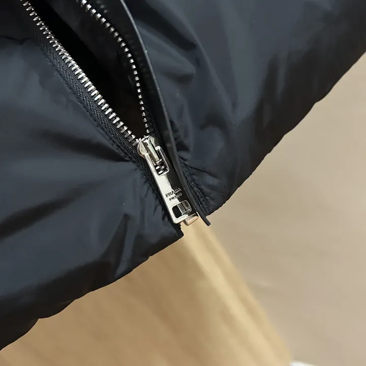 プラダ ダウンコート ネイビー