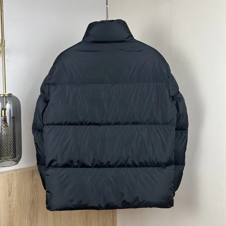 プラダ 短丈 ダウンジャケット