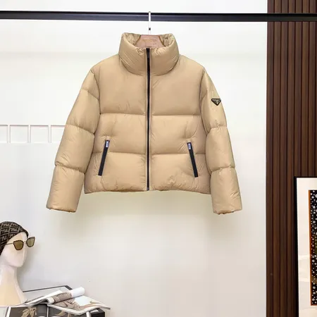 美品 プラダ ダウンジャケット