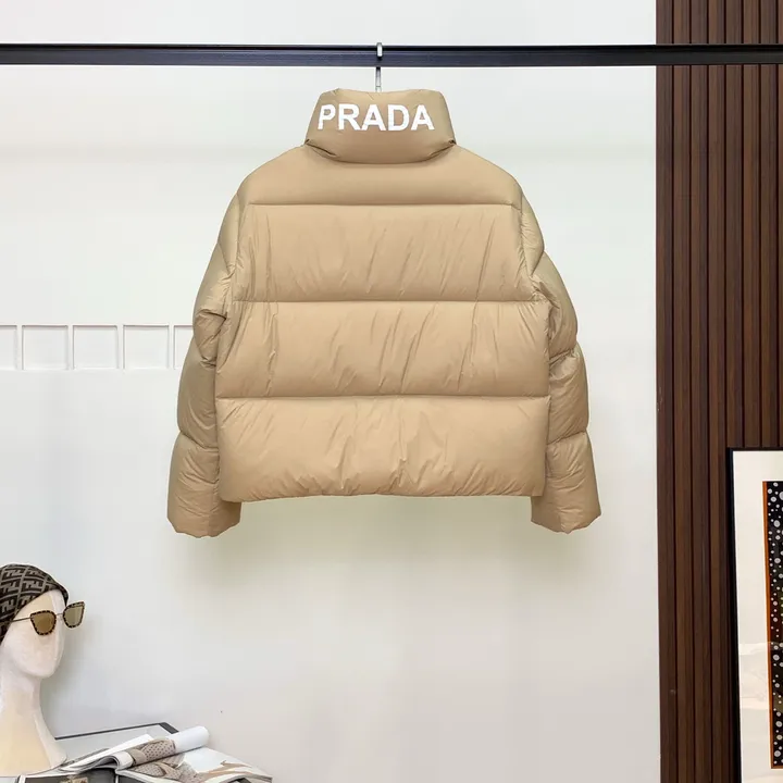 プラダ レディースダウン