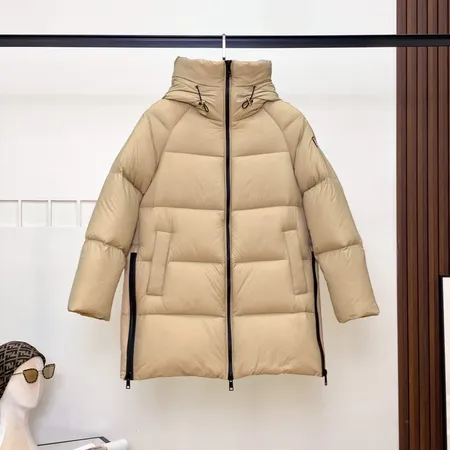 高级感 プラダ ダウンジャケット