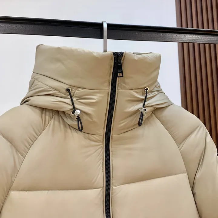 プラダ 冬 ダウンジャケット レディース