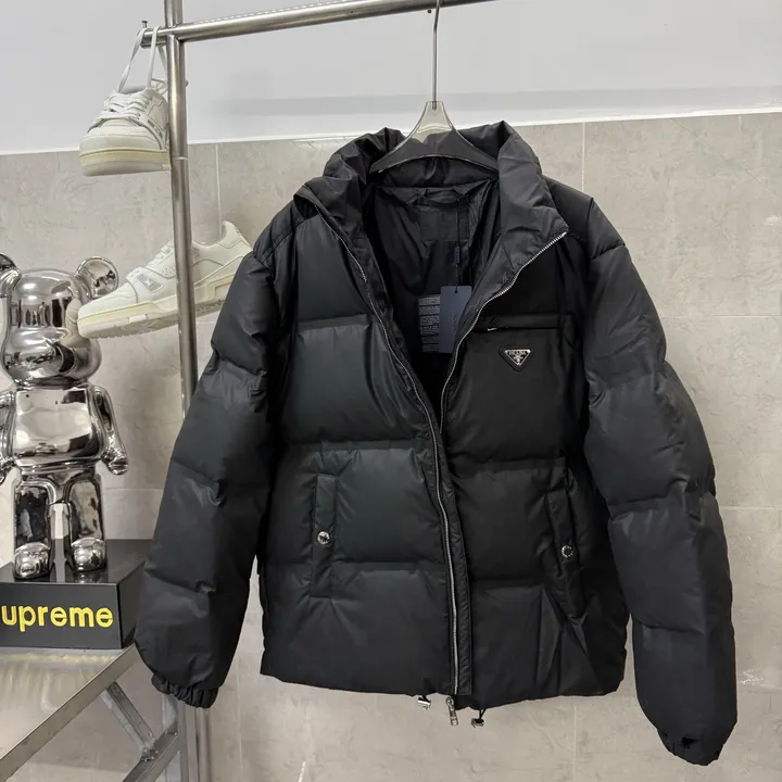 Prada ブラック ダウンジャケット