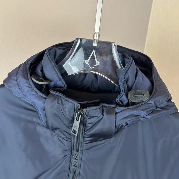 PRADA ロゴ ダウンジャケット