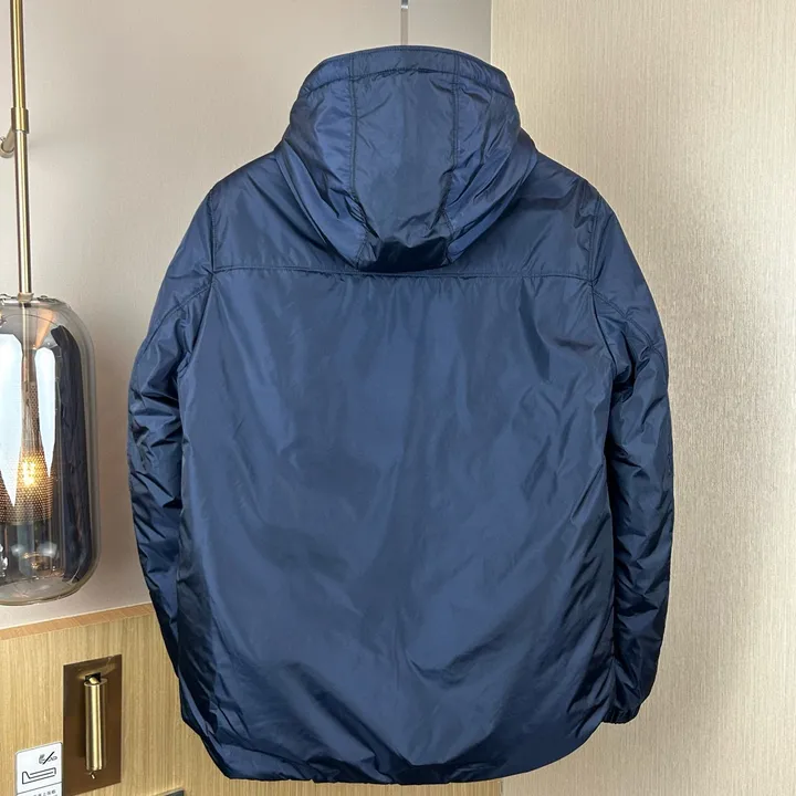 プラダ ダウンジャケット かっこいい