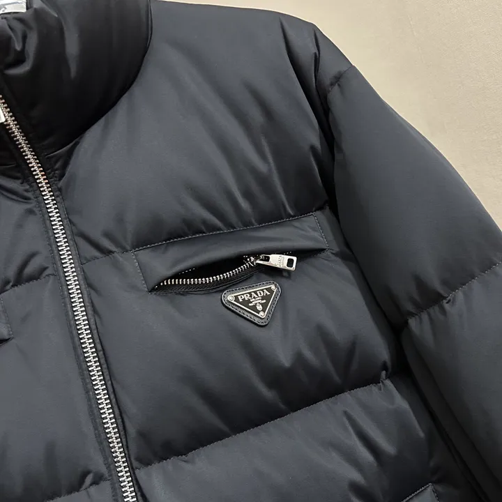 PRADA フード付き 冬服