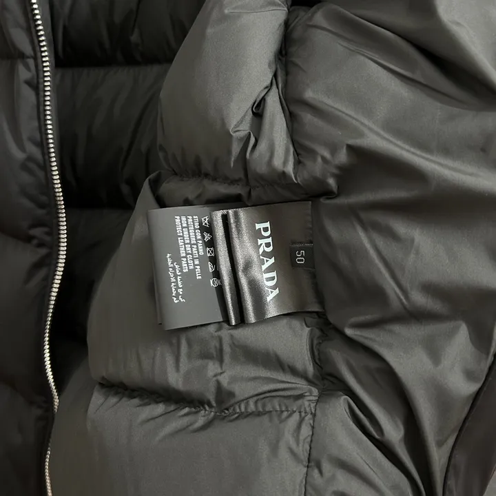 PRADA フード付き 冬服