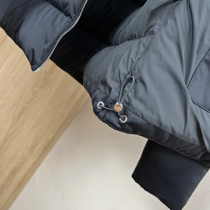 PRADA 暖かい ダウンジャケット