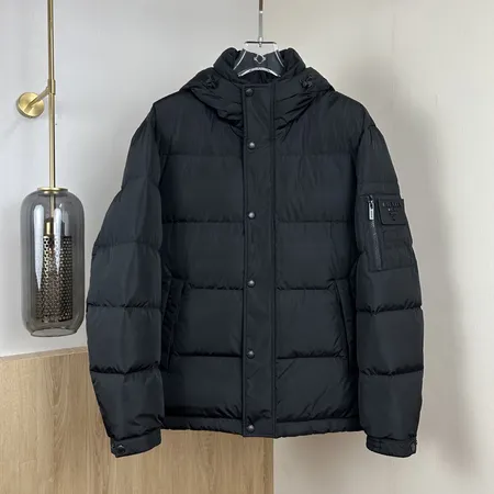 PRADA ミディアムウェイト ダウンジャケット