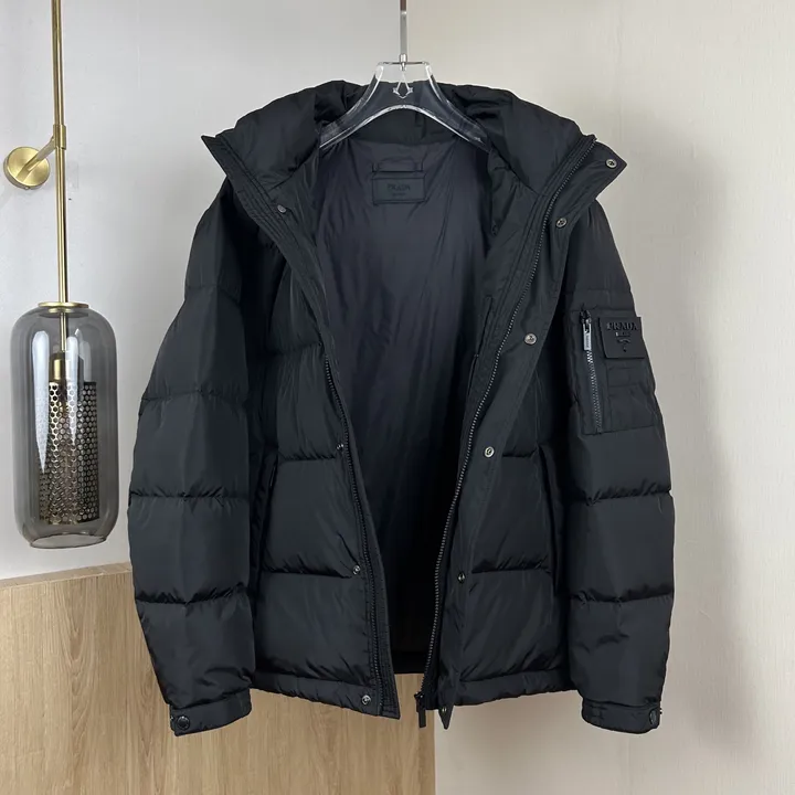 PRADA 袖ロゴ ダウンジャケット