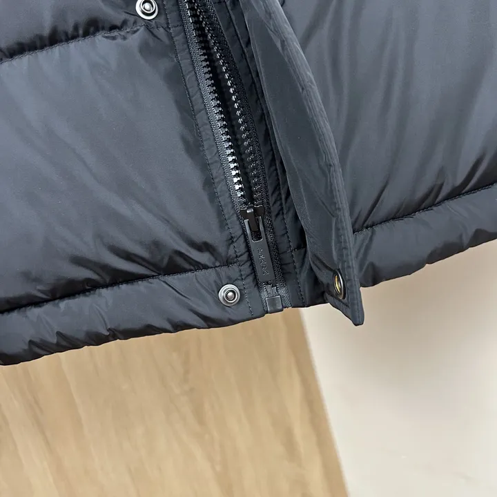 PRADA フード付き ダウンコート