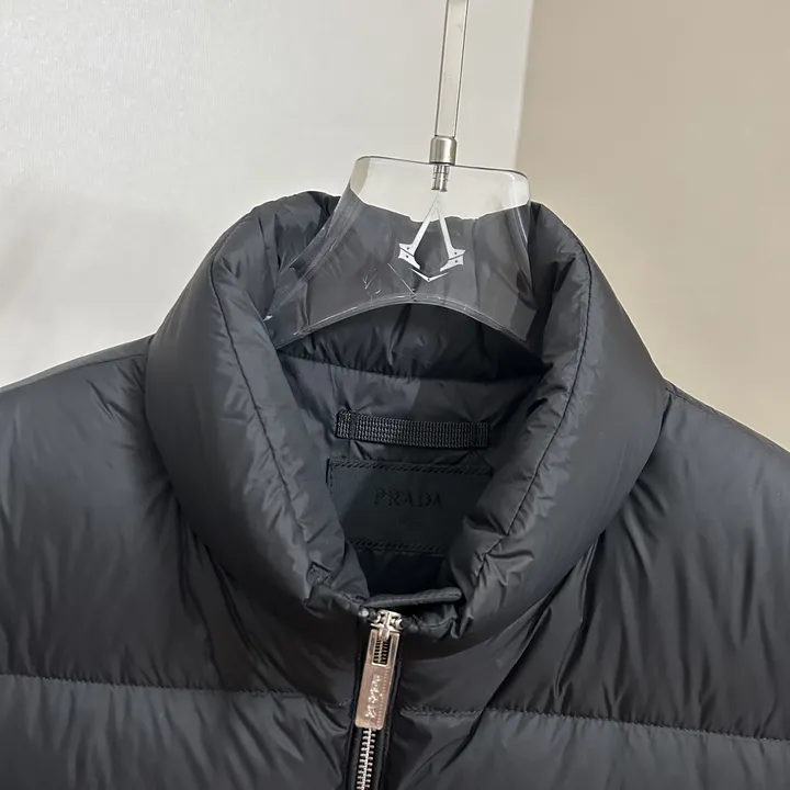 PRADA 暖かい ダウンジャケット
