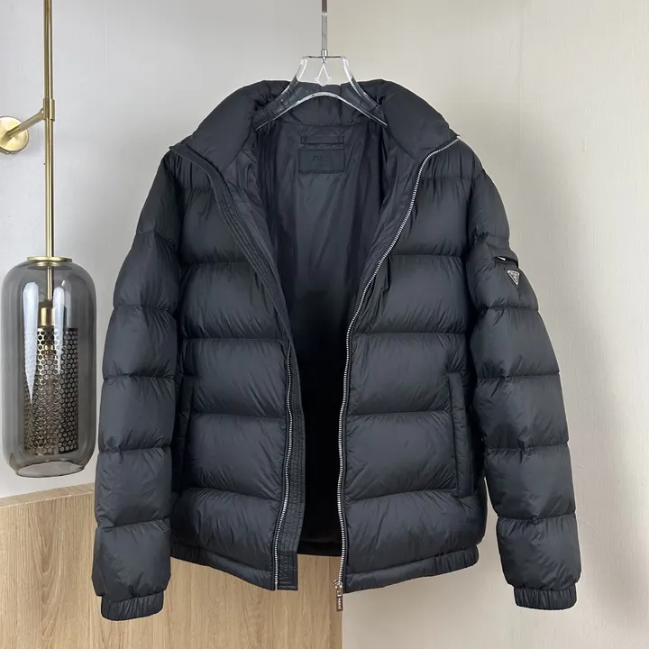 PRADA 立ち襟 ダウンジャケット