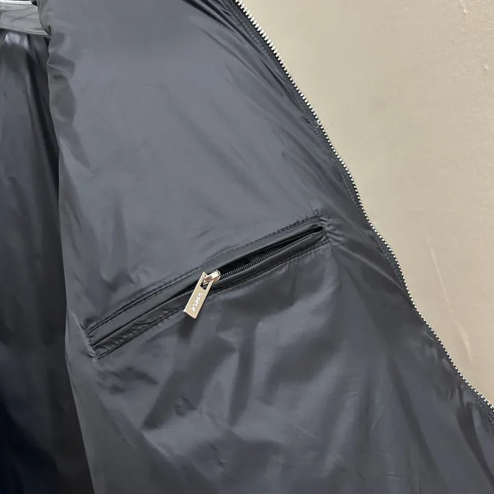 PRADA 暖かい ダウンジャケット