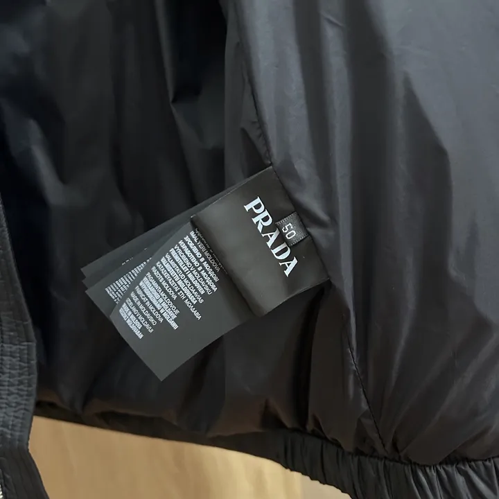 軽量 PRADA ダウン