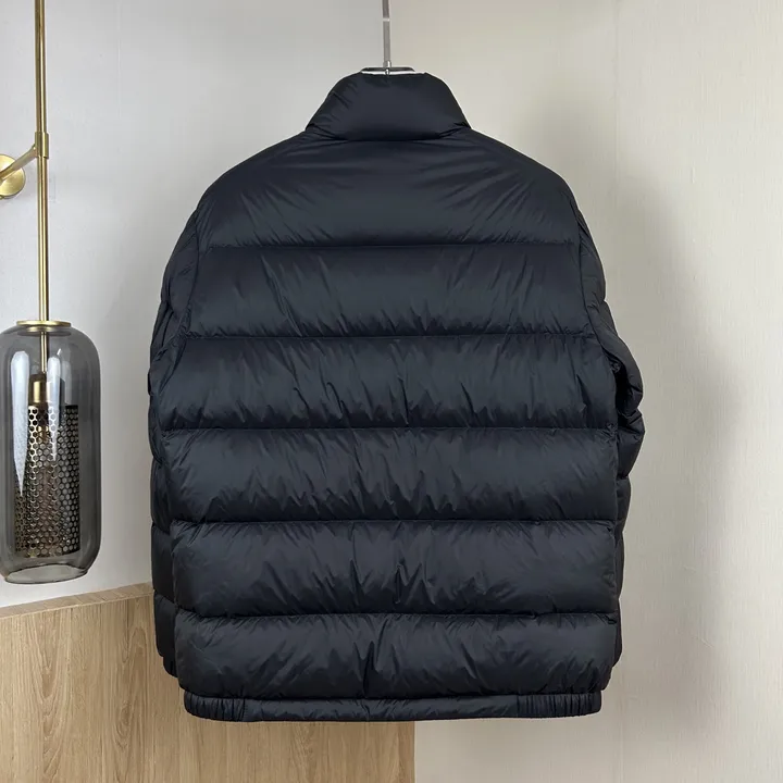 ブラック ダウンジャケット PRADA