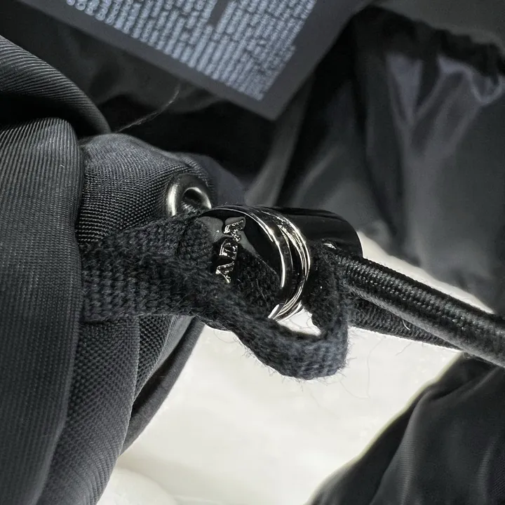 プラダ ダウンジャケット ベルト