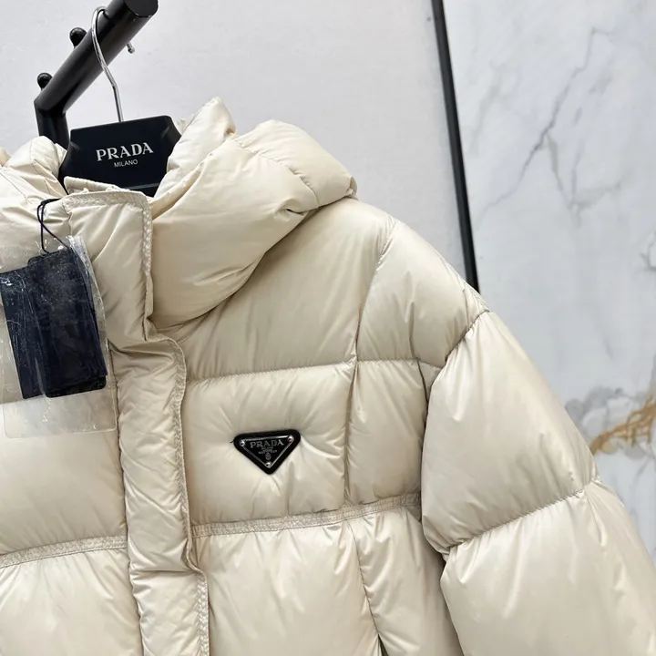 PRADA Re-Nylon フード付き フード付き