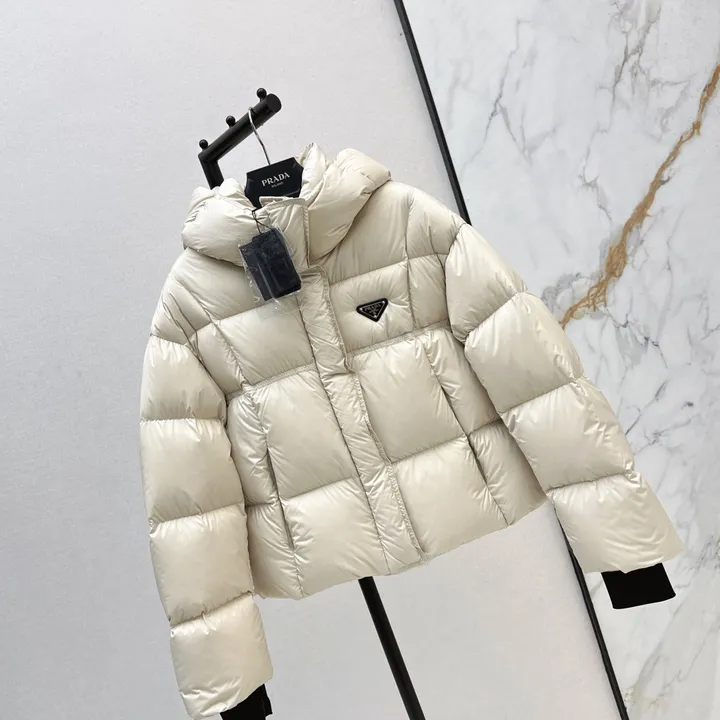プラダ 軽量ダウン