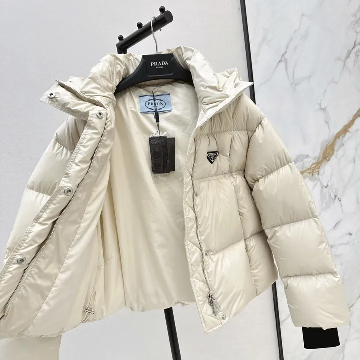 プラダ ホワイト ダウン レディース