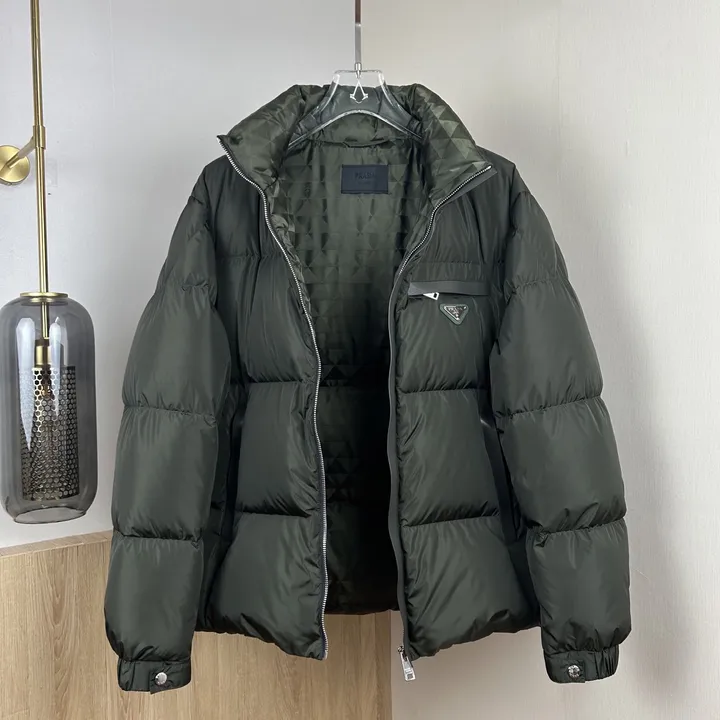 Prada Re-Nylon ダウンジャケット