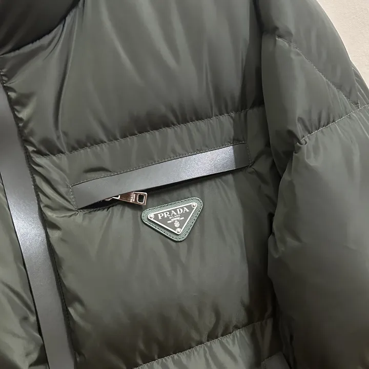 Prada メンズダウン